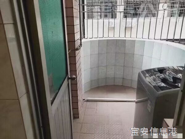 新安街道富铭花园3房,有学位,房东直租,无中介费